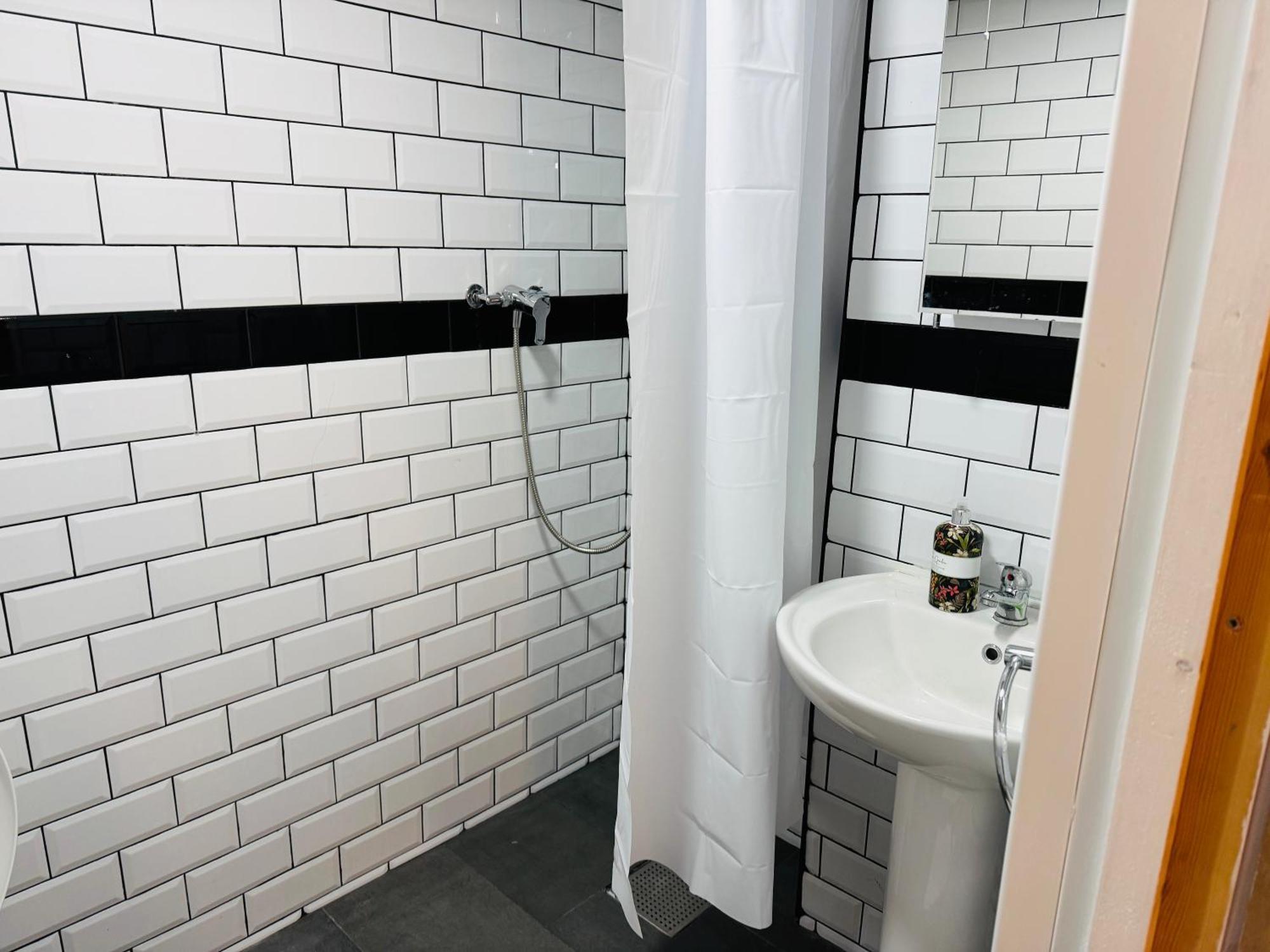 Hotels 24-7 - The Old Victoria Hotel Newport  Luaran gambar